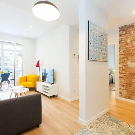 Very Spacious Eixample 4Bd 4Ba Apartment Apartament